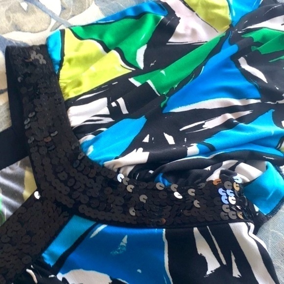 Sandra & Andre dressy shirt. Very cute on. Gorgeous colors. Size M - Picture 7 of 9